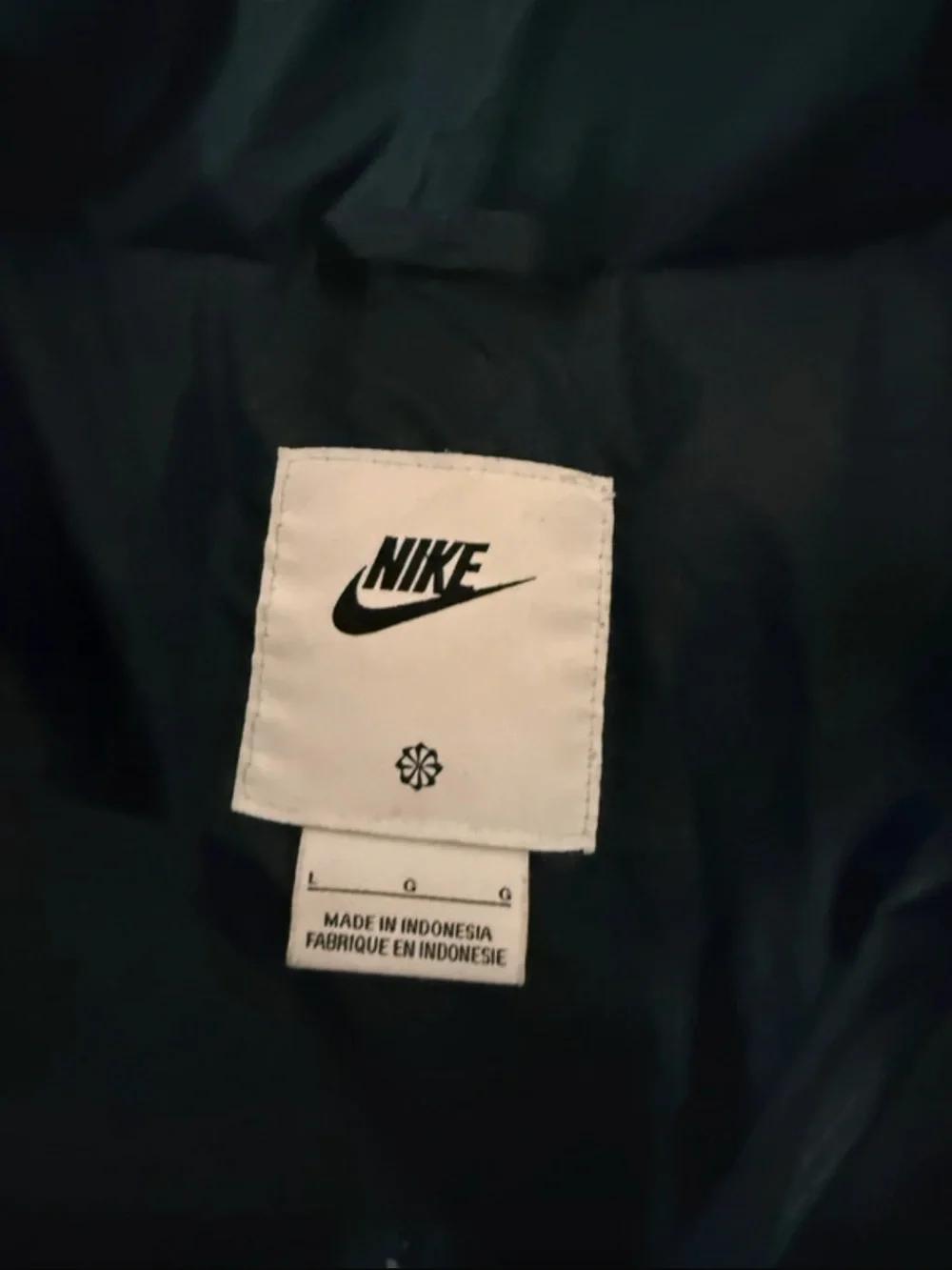 Nike black puffer Jacket - Size L (BEST if ur a XL)